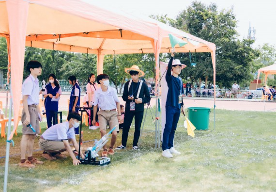 ภาพกิจกรรม  คณะวิทยาศาสตร์และเทคโนโลยี จัดการแข่งขันจรวดขวดน้ำ ระดับประถมศึกษา มัธยมศึกษาตอนต้น มัธยมศึกษาตอนปลาย งานสัปดาห์วิทยาศาสตร์แห่งชาติ ส่วนภูมิภาค ประจำปี 2566