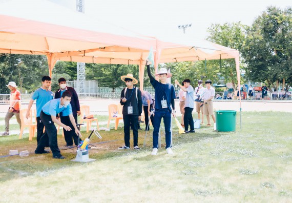 ภาพกิจกรรม  คณะวิทยาศาสตร์และเทคโนโลยี จัดการแข่งขันจรวดขวดน้ำ ระดับประถมศึกษา มัธยมศึกษาตอนต้น มัธยมศึกษาตอนปลาย งานสัปดาห์วิทยาศาสตร์แห่งชาติ ส่วนภูมิภาค ประจำปี 2566