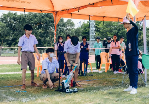 ภาพกิจกรรม  คณะวิทยาศาสตร์และเทคโนโลยี จัดการแข่งขันจรวดขวดน้ำ ระดับประถมศึกษา มัธยมศึกษาตอนต้น มัธยมศึกษาตอนปลาย งานสัปดาห์วิทยาศาสตร์แห่งชาติ ส่วนภูมิภาค ประจำปี 2566