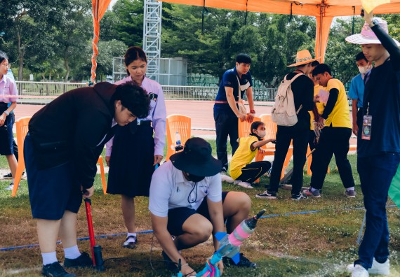 ภาพกิจกรรม  คณะวิทยาศาสตร์และเทคโนโลยี จัดการแข่งขันจรวดขวดน้ำ ระดับประถมศึกษา มัธยมศึกษาตอนต้น มัธยมศึกษาตอนปลาย งานสัปดาห์วิทยาศาสตร์แห่งชาติ ส่วนภูมิภาค ประจำปี 2566