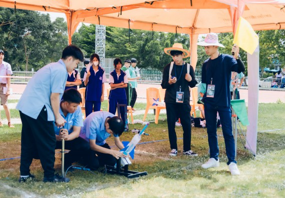 ภาพกิจกรรม  คณะวิทยาศาสตร์และเทคโนโลยี จัดการแข่งขันจรวดขวดน้ำ ระดับประถมศึกษา มัธยมศึกษาตอนต้น มัธยมศึกษาตอนปลาย งานสัปดาห์วิทยาศาสตร์แห่งชาติ ส่วนภูมิภาค ประจำปี 2566