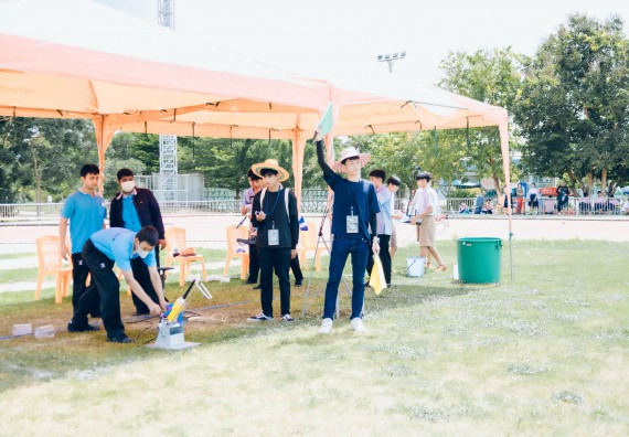 ภาพกิจกรรม  คณะวิทยาศาสตร์และเทคโนโลยี จัดการแข่งขันจรวดขวดน้ำ ระดับประถมศึกษา มัธยมศึกษาตอนต้น มัธยมศึกษาตอนปลาย งานสัปดาห์วิทยาศาสตร์แห่งชาติ ส่วนภูมิภาค ประจำปี 2566