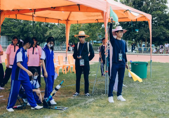 ภาพกิจกรรม  คณะวิทยาศาสตร์และเทคโนโลยี จัดการแข่งขันจรวดขวดน้ำ ระดับประถมศึกษา มัธยมศึกษาตอนต้น มัธยมศึกษาตอนปลาย งานสัปดาห์วิทยาศาสตร์แห่งชาติ ส่วนภูมิภาค ประจำปี 2566