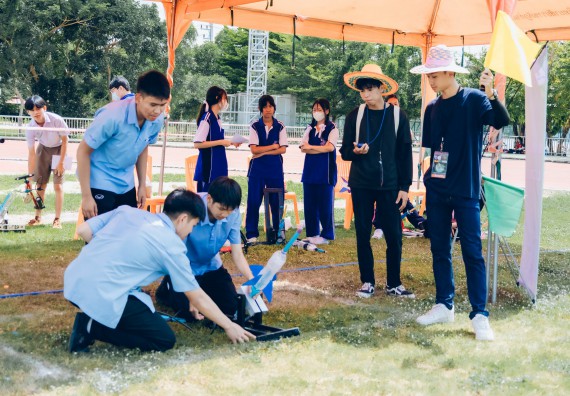 ภาพกิจกรรม  คณะวิทยาศาสตร์และเทคโนโลยี จัดการแข่งขันจรวดขวดน้ำ ระดับประถมศึกษา มัธยมศึกษาตอนต้น มัธยมศึกษาตอนปลาย งานสัปดาห์วิทยาศาสตร์แห่งชาติ ส่วนภูมิภาค ประจำปี 2566