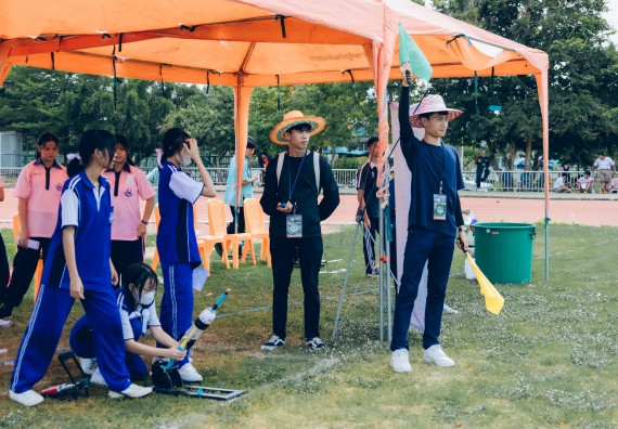 ภาพกิจกรรม  คณะวิทยาศาสตร์และเทคโนโลยี จัดการแข่งขันจรวดขวดน้ำ ระดับประถมศึกษา มัธยมศึกษาตอนต้น มัธยมศึกษาตอนปลาย งานสัปดาห์วิทยาศาสตร์แห่งชาติ ส่วนภูมิภาค ประจำปี 2566