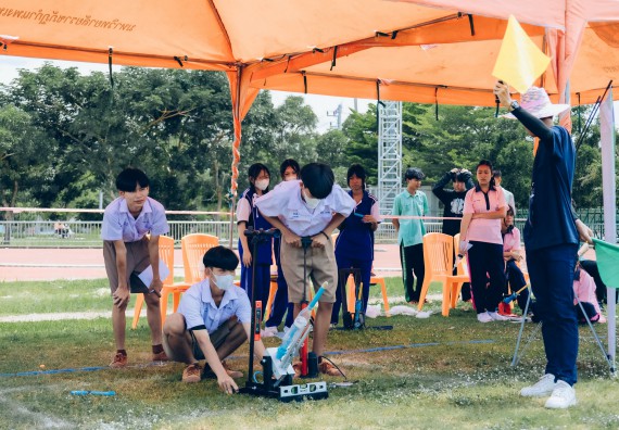 ภาพกิจกรรม  คณะวิทยาศาสตร์และเทคโนโลยี จัดการแข่งขันจรวดขวดน้ำ ระดับประถมศึกษา มัธยมศึกษาตอนต้น มัธยมศึกษาตอนปลาย งานสัปดาห์วิทยาศาสตร์แห่งชาติ ส่วนภูมิภาค ประจำปี 2566