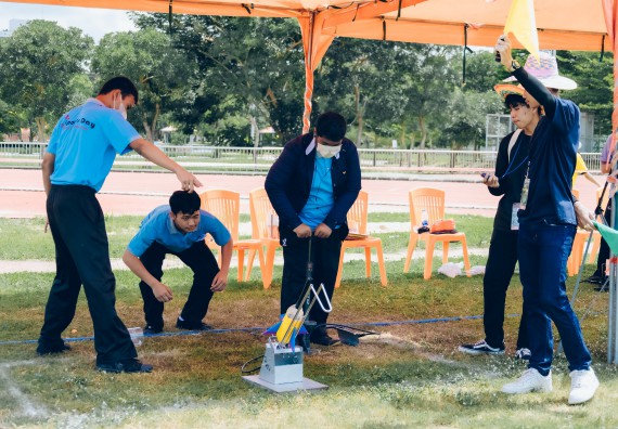 ภาพกิจกรรม  คณะวิทยาศาสตร์และเทคโนโลยี จัดการแข่งขันจรวดขวดน้ำ ระดับประถมศึกษา มัธยมศึกษาตอนต้น มัธยมศึกษาตอนปลาย งานสัปดาห์วิทยาศาสตร์แห่งชาติ ส่วนภูมิภาค ประจำปี 2566