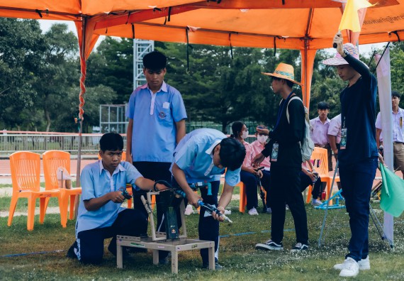ภาพกิจกรรม  คณะวิทยาศาสตร์และเทคโนโลยี จัดการแข่งขันจรวดขวดน้ำ ระดับประถมศึกษา มัธยมศึกษาตอนต้น มัธยมศึกษาตอนปลาย งานสัปดาห์วิทยาศาสตร์แห่งชาติ ส่วนภูมิภาค ประจำปี 2566