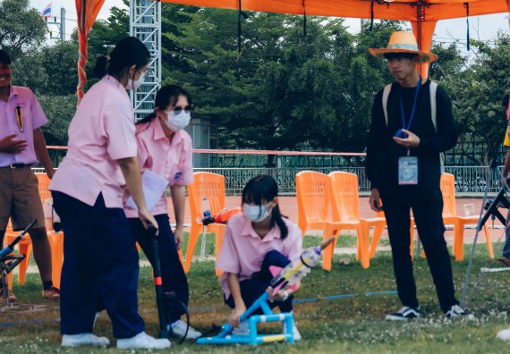 ภาพกิจกรรม  คณะวิทยาศาสตร์และเทคโนโลยี จัดการแข่งขันจรวดขวดน้ำ ระดับประถมศึกษา มัธยมศึกษาตอนต้น มัธยมศึกษาตอนปลาย งานสัปดาห์วิทยาศาสตร์แห่งชาติ ส่วนภูมิภาค ประจำปี 2566