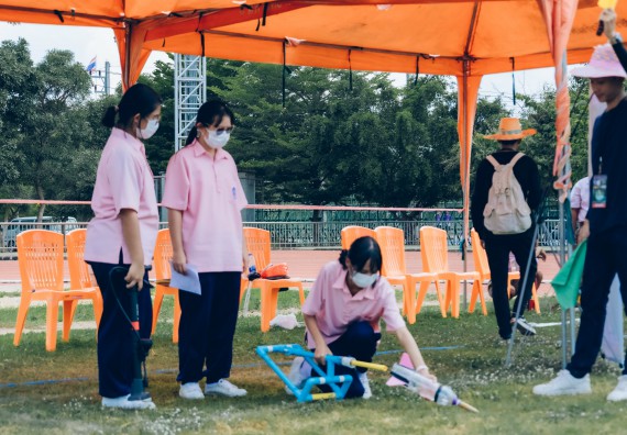 ภาพกิจกรรม  คณะวิทยาศาสตร์และเทคโนโลยี จัดการแข่งขันจรวดขวดน้ำ ระดับประถมศึกษา มัธยมศึกษาตอนต้น มัธยมศึกษาตอนปลาย งานสัปดาห์วิทยาศาสตร์แห่งชาติ ส่วนภูมิภาค ประจำปี 2566