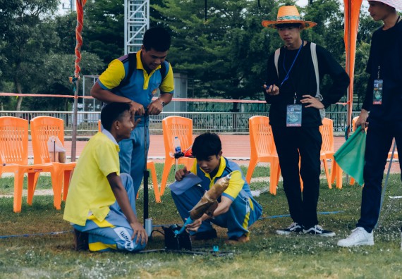 ภาพกิจกรรม  คณะวิทยาศาสตร์และเทคโนโลยี จัดการแข่งขันจรวดขวดน้ำ ระดับประถมศึกษา มัธยมศึกษาตอนต้น มัธยมศึกษาตอนปลาย งานสัปดาห์วิทยาศาสตร์แห่งชาติ ส่วนภูมิภาค ประจำปี 2566