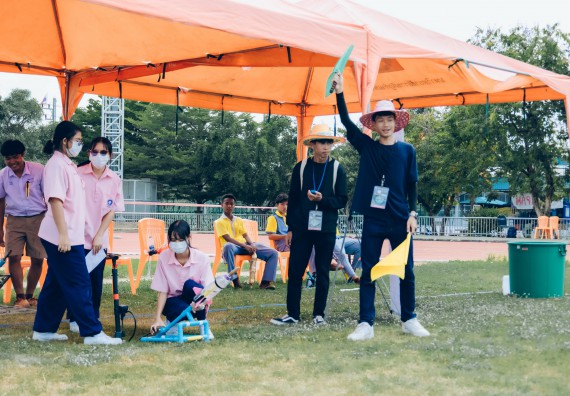 ภาพกิจกรรม  คณะวิทยาศาสตร์และเทคโนโลยี จัดการแข่งขันจรวดขวดน้ำ ระดับประถมศึกษา มัธยมศึกษาตอนต้น มัธยมศึกษาตอนปลาย งานสัปดาห์วิทยาศาสตร์แห่งชาติ ส่วนภูมิภาค ประจำปี 2566