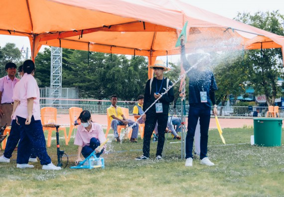 ภาพกิจกรรม  คณะวิทยาศาสตร์และเทคโนโลยี จัดการแข่งขันจรวดขวดน้ำ ระดับประถมศึกษา มัธยมศึกษาตอนต้น มัธยมศึกษาตอนปลาย งานสัปดาห์วิทยาศาสตร์แห่งชาติ ส่วนภูมิภาค ประจำปี 2566