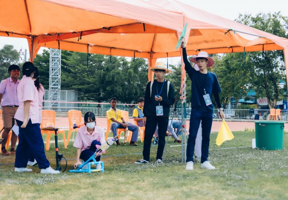 ภาพกิจกรรม  คณะวิทยาศาสตร์และเทคโนโลยี จัดการแข่งขันจรวดขวดน้ำ ระดับประถมศึกษา มัธยมศึกษาตอนต้น มัธยมศึกษาตอนปลาย งานสัปดาห์วิทยาศาสตร์แห่งชาติ ส่วนภูมิภาค ประจำปี 2566