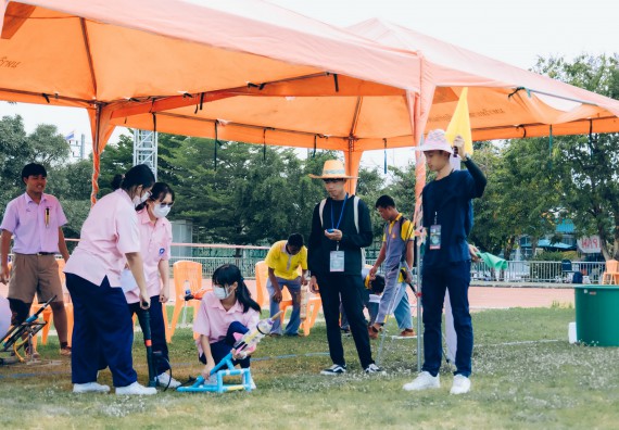 ภาพกิจกรรม  คณะวิทยาศาสตร์และเทคโนโลยี จัดการแข่งขันจรวดขวดน้ำ ระดับประถมศึกษา มัธยมศึกษาตอนต้น มัธยมศึกษาตอนปลาย งานสัปดาห์วิทยาศาสตร์แห่งชาติ ส่วนภูมิภาค ประจำปี 2566