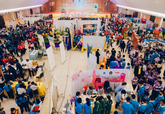 ภาพกิจกรรม  คณะวิทยาศาสตร์และเทคโนโลยี จัดพิธีถวายราชสดุดี พิธีถวายพานพุ่มสักการะและพิธีเปิด งานสัปดาห์วิทยาศาสตร์แห่งชาติ ส่วนภูมิภาค ประจำปี 2566