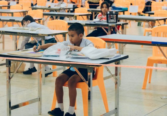 ภาพกิจกรรม  คณะวิทยาศาสตร์และเทคโนโลยี การประกวดภาพวาดจินตนาการทางวิทยาศาสตร์ ระดับประถมศึกษาตอนต้น ประถมศึกษาตอนปลาย มัธยมศึกษาตอนต้น มัธยมศึกษาตอนปลาย งานสัปดาห์วิทยาศาสตร์แห่งชาติ ส่วนภูมิภาค ประจำปี 2566