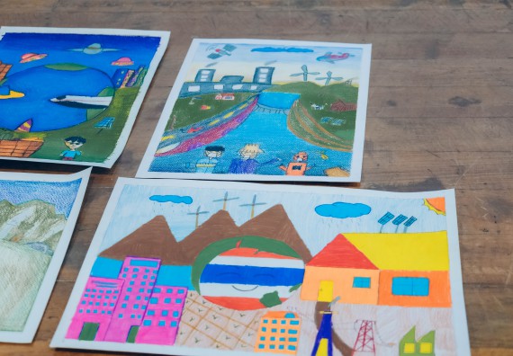 ภาพกิจกรรม  คณะวิทยาศาสตร์และเทคโนโลยี การประกวดภาพวาดจินตนาการทางวิทยาศาสตร์ ระดับประถมศึกษาตอนต้น ประถมศึกษาตอนปลาย มัธยมศึกษาตอนต้น มัธยมศึกษาตอนปลาย งานสัปดาห์วิทยาศาสตร์แห่งชาติ ส่วนภูมิภาค ประจำปี 2566