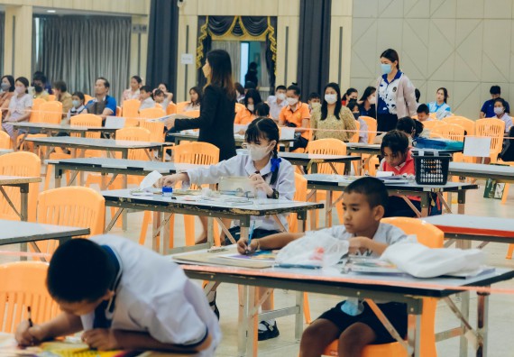 ภาพกิจกรรม  คณะวิทยาศาสตร์และเทคโนโลยี การประกวดภาพวาดจินตนาการทางวิทยาศาสตร์ ระดับประถมศึกษาตอนต้น ประถมศึกษาตอนปลาย มัธยมศึกษาตอนต้น มัธยมศึกษาตอนปลาย งานสัปดาห์วิทยาศาสตร์แห่งชาติ ส่วนภูมิภาค ประจำปี 2566