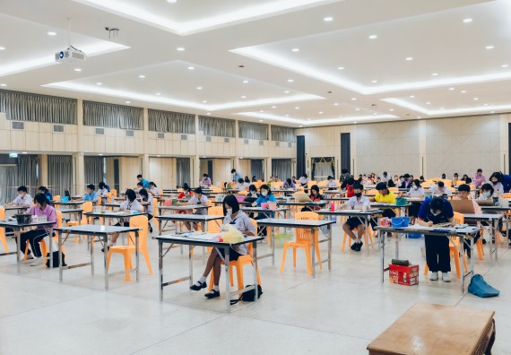 ภาพกิจกรรม  คณะวิทยาศาสตร์และเทคโนโลยี การประกวดภาพวาดจินตนาการทางวิทยาศาสตร์ ระดับประถมศึกษาตอนต้น ประถมศึกษาตอนปลาย มัธยมศึกษาตอนต้น มัธยมศึกษาตอนปลาย งานสัปดาห์วิทยาศาสตร์แห่งชาติ ส่วนภูมิภาค ประจำปี 2566