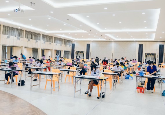 ภาพกิจกรรม  คณะวิทยาศาสตร์และเทคโนโลยี การประกวดภาพวาดจินตนาการทางวิทยาศาสตร์ ระดับประถมศึกษาตอนต้น ประถมศึกษาตอนปลาย มัธยมศึกษาตอนต้น มัธยมศึกษาตอนปลาย งานสัปดาห์วิทยาศาสตร์แห่งชาติ ส่วนภูมิภาค ประจำปี 2566