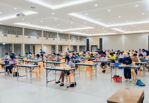 ภาพกิจกรรม  คณะวิทยาศาสตร์และเทคโนโลยี การประกวดภาพวาดจินตนาการทางวิทยาศาสตร์ ระดับประถมศึกษาตอนต้น ประถมศึกษาตอนปลาย มัธยมศึกษาตอนต้น มัธยมศึกษาตอนปลาย งานสัปดาห์วิทยาศาสตร์แห่งชาติ ส่วนภูมิภาค ประจำปี 2566