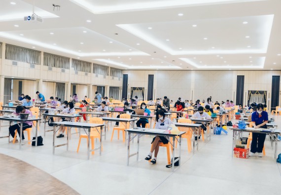 ภาพกิจกรรม  คณะวิทยาศาสตร์และเทคโนโลยี การประกวดภาพวาดจินตนาการทางวิทยาศาสตร์ ระดับประถมศึกษาตอนต้น ประถมศึกษาตอนปลาย มัธยมศึกษาตอนต้น มัธยมศึกษาตอนปลาย งานสัปดาห์วิทยาศาสตร์แห่งชาติ ส่วนภูมิภาค ประจำปี 2566