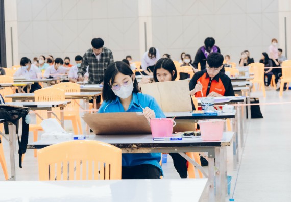 ภาพกิจกรรม  คณะวิทยาศาสตร์และเทคโนโลยี การประกวดภาพวาดจินตนาการทางวิทยาศาสตร์ ระดับประถมศึกษาตอนต้น ประถมศึกษาตอนปลาย มัธยมศึกษาตอนต้น มัธยมศึกษาตอนปลาย งานสัปดาห์วิทยาศาสตร์แห่งชาติ ส่วนภูมิภาค ประจำปี 2566