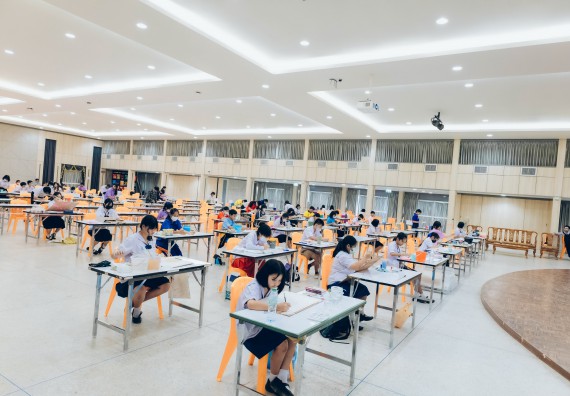 ภาพกิจกรรม  คณะวิทยาศาสตร์และเทคโนโลยี การประกวดภาพวาดจินตนาการทางวิทยาศาสตร์ ระดับประถมศึกษาตอนต้น ประถมศึกษาตอนปลาย มัธยมศึกษาตอนต้น มัธยมศึกษาตอนปลาย งานสัปดาห์วิทยาศาสตร์แห่งชาติ ส่วนภูมิภาค ประจำปี 2566