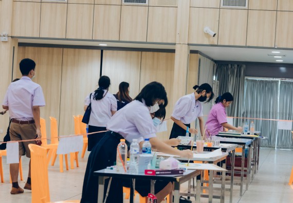 ภาพกิจกรรม  คณะวิทยาศาสตร์และเทคโนโลยี การประกวดภาพวาดจินตนาการทางวิทยาศาสตร์ ระดับประถมศึกษาตอนต้น ประถมศึกษาตอนปลาย มัธยมศึกษาตอนต้น มัธยมศึกษาตอนปลาย งานสัปดาห์วิทยาศาสตร์แห่งชาติ ส่วนภูมิภาค ประจำปี 2566