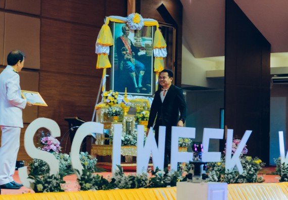 ภาพกิจกรรม  คณะวิทยาศาสตร์และเทคโนโลยี จัดพิธีถวายราชสดุดี พิธีถวายพานพุ่มสักการะและพิธีเปิด งานสัปดาห์วิทยาศาสตร์แห่งชาติ ส่วนภูมิภาค ประจำปี 2566