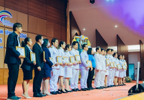 ภาพกิจกรรม  คณะวิทยาศาสตร์และเทคโนโลยี จัดพิธีถวายราชสดุดี พิธีถวายพานพุ่มสักการะและพิธีเปิด งานสัปดาห์วิทยาศาสตร์แห่งชาติ ส่วนภูมิภาค ประจำปี 2566