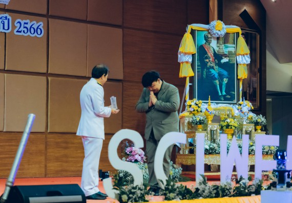 ภาพกิจกรรม  คณะวิทยาศาสตร์และเทคโนโลยี จัดพิธีถวายราชสดุดี พิธีถวายพานพุ่มสักการะและพิธีเปิด งานสัปดาห์วิทยาศาสตร์แห่งชาติ ส่วนภูมิภาค ประจำปี 2566