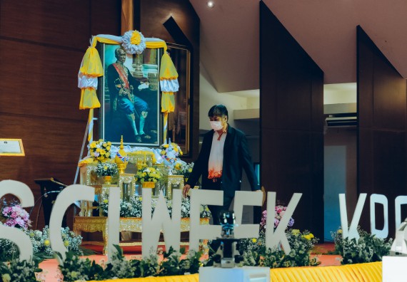 ภาพกิจกรรม  คณะวิทยาศาสตร์และเทคโนโลยี จัดพิธีถวายราชสดุดี พิธีถวายพานพุ่มสักการะและพิธีเปิด งานสัปดาห์วิทยาศาสตร์แห่งชาติ ส่วนภูมิภาค ประจำปี 2566