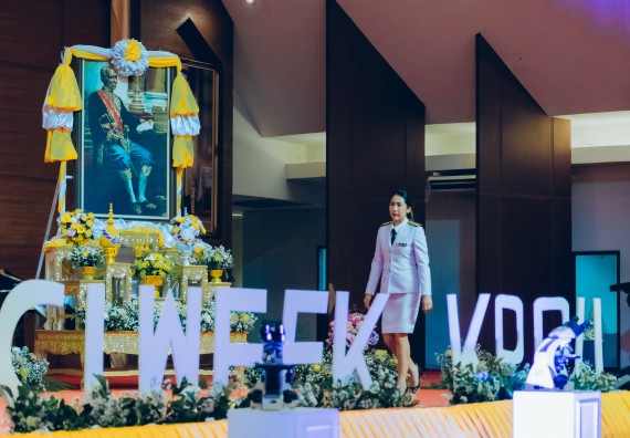 ภาพกิจกรรม  คณะวิทยาศาสตร์และเทคโนโลยี จัดพิธีถวายราชสดุดี พิธีถวายพานพุ่มสักการะและพิธีเปิด งานสัปดาห์วิทยาศาสตร์แห่งชาติ ส่วนภูมิภาค ประจำปี 2566