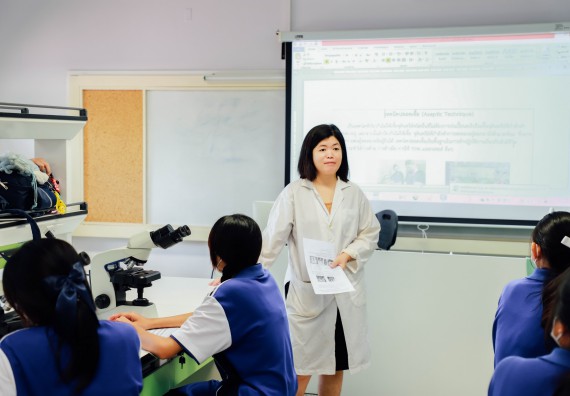 ภาพกิจกรรม    คณะวิทยาศาสตร์และเทคโนโลยี มหาวิทยาลัยราชภัฏกำแพงเพชร ร่วมกับโรงเรียนผดุงปัญญา จัดค่ายวิทยาศาสตร์  และค่ายเทคนิคปลอดเชื้อ