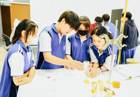 ภาพกิจกรรม    คณะวิทยาศาสตร์และเทคโนโลยี มหาวิทยาลัยราชภัฏกำแพงเพชร ร่วมกับโรงเรียนผดุงปัญญา จัดค่ายวิทยาศาสตร์  และค่ายเทคนิคปลอดเชื้อ