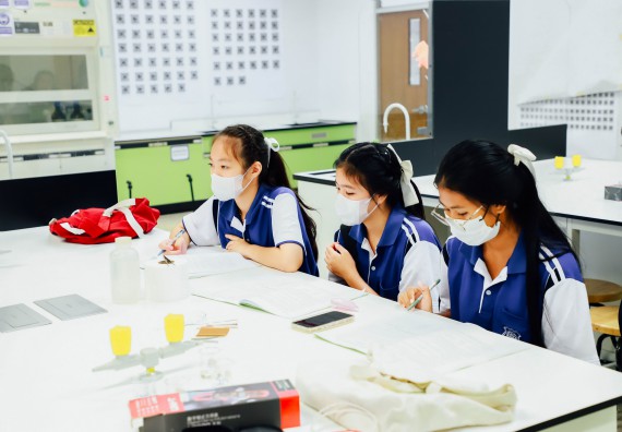 ภาพกิจกรรม    คณะวิทยาศาสตร์และเทคโนโลยี มหาวิทยาลัยราชภัฏกำแพงเพชร ร่วมกับโรงเรียนผดุงปัญญา จัดค่ายวิทยาศาสตร์  และค่ายเทคนิคปลอดเชื้อ