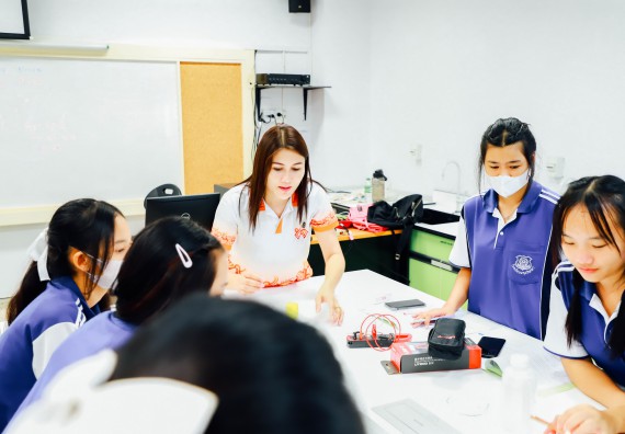 ภาพกิจกรรม    คณะวิทยาศาสตร์และเทคโนโลยี มหาวิทยาลัยราชภัฏกำแพงเพชร ร่วมกับโรงเรียนผดุงปัญญา จัดค่ายวิทยาศาสตร์  และค่ายเทคนิคปลอดเชื้อ