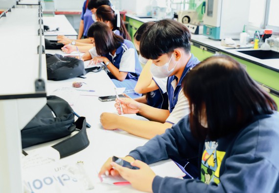 ภาพกิจกรรม    คณะวิทยาศาสตร์และเทคโนโลยี มหาวิทยาลัยราชภัฏกำแพงเพชร ร่วมกับโรงเรียนผดุงปัญญา จัดค่ายวิทยาศาสตร์  และค่ายเทคนิคปลอดเชื้อ