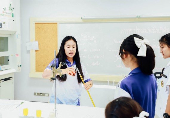 ภาพกิจกรรม    คณะวิทยาศาสตร์และเทคโนโลยี มหาวิทยาลัยราชภัฏกำแพงเพชร ร่วมกับโรงเรียนผดุงปัญญา จัดค่ายวิทยาศาสตร์  และค่ายเทคนิคปลอดเชื้อ