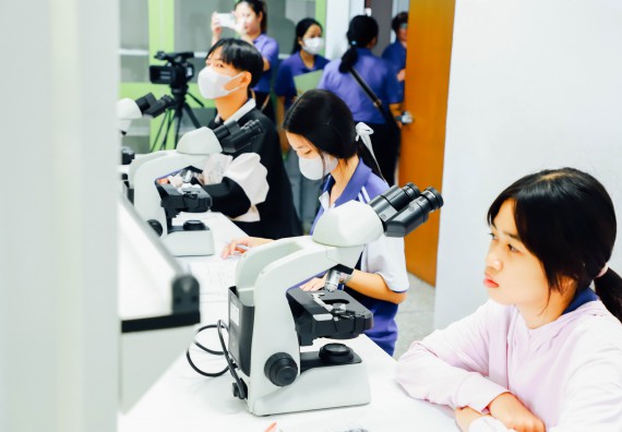 ภาพกิจกรรม    คณะวิทยาศาสตร์และเทคโนโลยี มหาวิทยาลัยราชภัฏกำแพงเพชร ร่วมกับโรงเรียนผดุงปัญญา จัดค่ายวิทยาศาสตร์  และค่ายเทคนิคปลอดเชื้อ