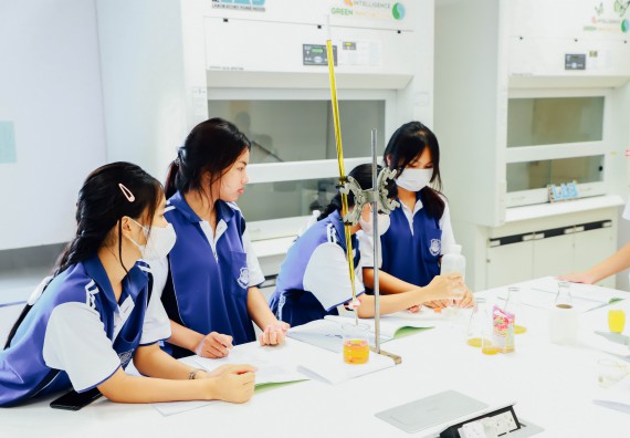 ภาพกิจกรรม    คณะวิทยาศาสตร์และเทคโนโลยี มหาวิทยาลัยราชภัฏกำแพงเพชร ร่วมกับโรงเรียนผดุงปัญญา จัดค่ายวิทยาศาสตร์  และค่ายเทคนิคปลอดเชื้อ