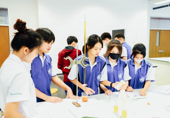 ภาพกิจกรรม    คณะวิทยาศาสตร์และเทคโนโลยี มหาวิทยาลัยราชภัฏกำแพงเพชร ร่วมกับโรงเรียนผดุงปัญญา จัดค่ายวิทยาศาสตร์  และค่ายเทคนิคปลอดเชื้อ