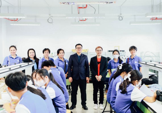 ภาพกิจกรรม    คณะวิทยาศาสตร์และเทคโนโลยี มหาวิทยาลัยราชภัฏกำแพงเพชร ร่วมกับโรงเรียนผดุงปัญญา จัดค่ายวิทยาศาสตร์  และค่ายเทคนิคปลอดเชื้อ