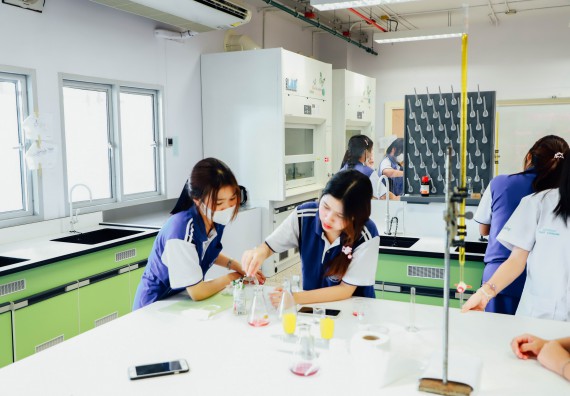 ภาพกิจกรรม    คณะวิทยาศาสตร์และเทคโนโลยี มหาวิทยาลัยราชภัฏกำแพงเพชร ร่วมกับโรงเรียนผดุงปัญญา จัดค่ายวิทยาศาสตร์  และค่ายเทคนิคปลอดเชื้อ