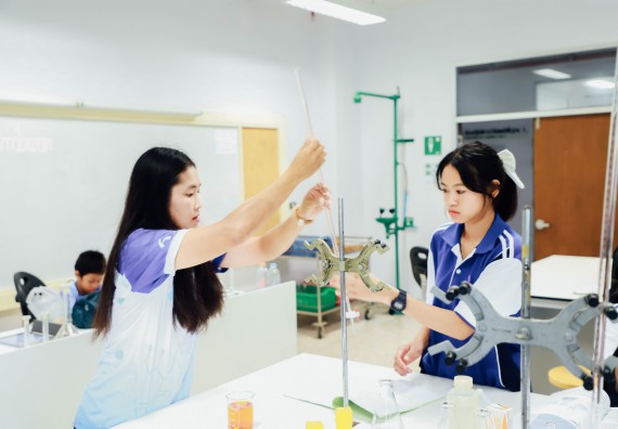 ภาพกิจกรรม    คณะวิทยาศาสตร์และเทคโนโลยี มหาวิทยาลัยราชภัฏกำแพงเพชร ร่วมกับโรงเรียนผดุงปัญญา จัดค่ายวิทยาศาสตร์  และค่ายเทคนิคปลอดเชื้อ