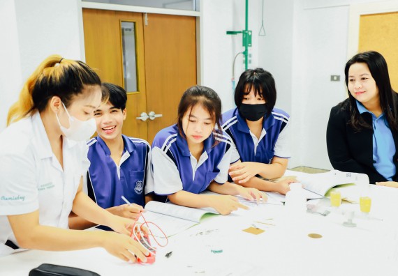 ภาพกิจกรรม    คณะวิทยาศาสตร์และเทคโนโลยี มหาวิทยาลัยราชภัฏกำแพงเพชร ร่วมกับโรงเรียนผดุงปัญญา จัดค่ายวิทยาศาสตร์  และค่ายเทคนิคปลอดเชื้อ