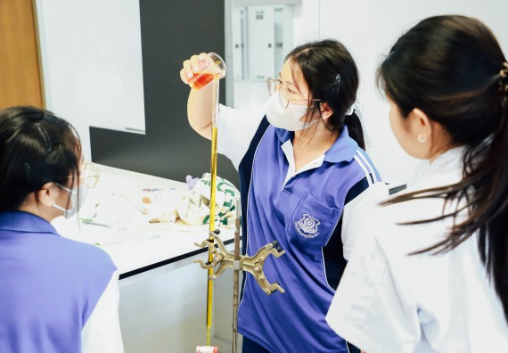 ภาพกิจกรรม    คณะวิทยาศาสตร์และเทคโนโลยี มหาวิทยาลัยราชภัฏกำแพงเพชร ร่วมกับโรงเรียนผดุงปัญญา จัดค่ายวิทยาศาสตร์  และค่ายเทคนิคปลอดเชื้อ