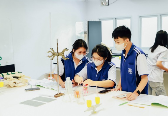 ภาพกิจกรรม    คณะวิทยาศาสตร์และเทคโนโลยี มหาวิทยาลัยราชภัฏกำแพงเพชร ร่วมกับโรงเรียนผดุงปัญญา จัดค่ายวิทยาศาสตร์  และค่ายเทคนิคปลอดเชื้อ